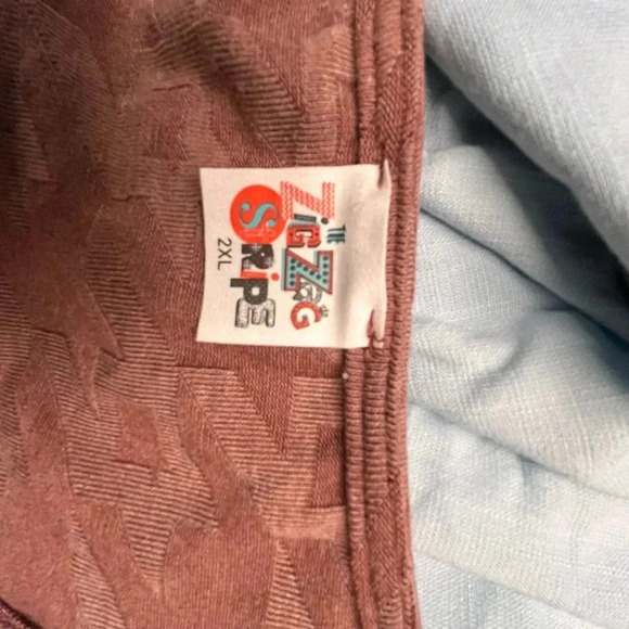 ~Zig Zag~ Top - 2XL - Picture 6 of 7